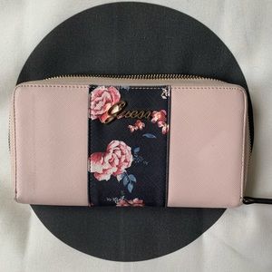 Guess purse 💕